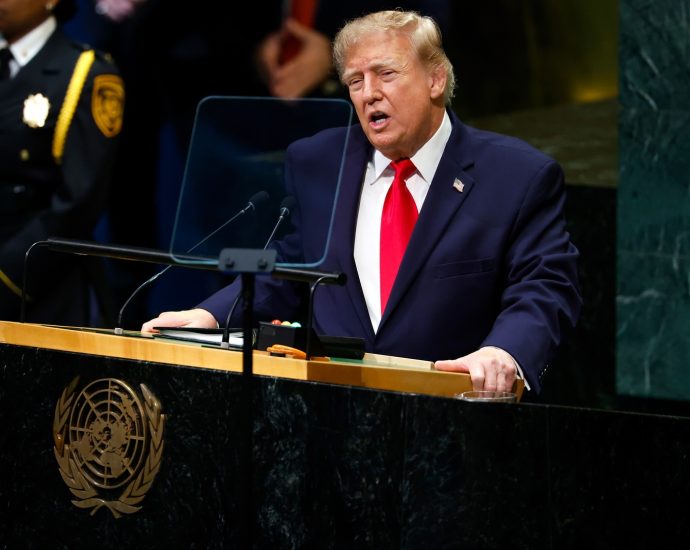 the-traitor-threatens-to-‘annihilate’-iran,-but-us-iran-talks-are-already-underway