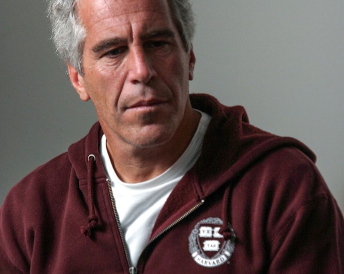 federal-authorities-investigating-attorney,-accountant-linked-to-epstein’s-estate,-source-says