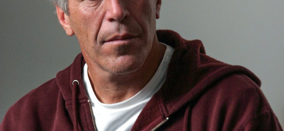 federal-authorities-investigating-attorney,-accountant-linked-to-epstein’s-estate,-source-says