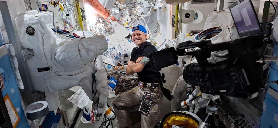 crew-studies-advanced-health-tech-and-gears-up-for-next-crew-swap