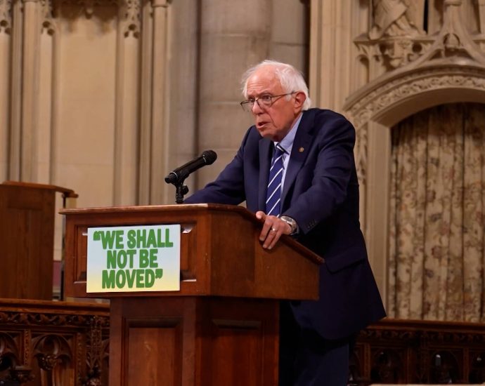 bernie-sanders:-the-world-is-“moving-in-the-wrong-direction”-on-war,-climate,-inequality-&-ai-tech