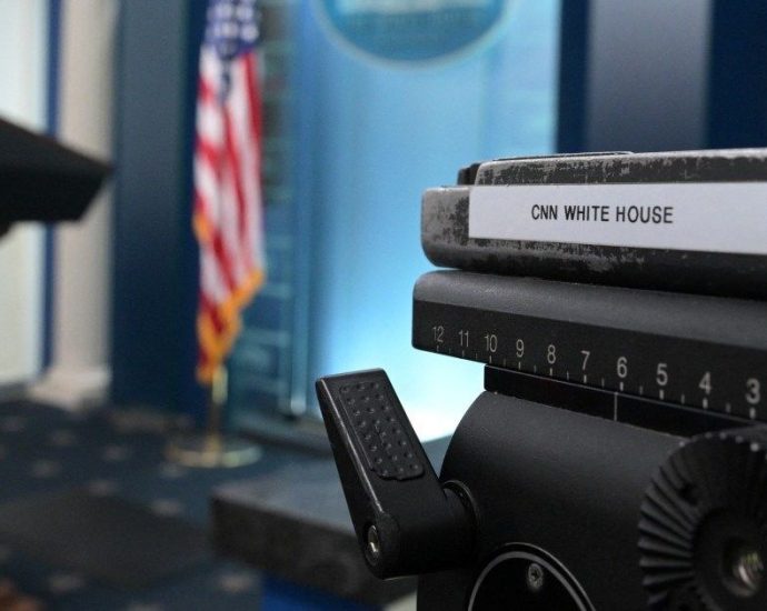 us-judge-blocks-the-traitor’s-white-house-ban-on-cnn,-ms-now,-and-politico