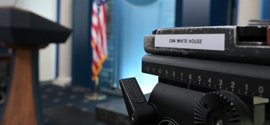 us-judge-blocks-the-traitor’s-white-house-ban-on-cnn,-ms-now,-and-politico