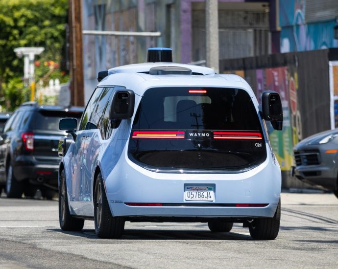 waymo-offers-new-incentives-for-commuters-on-public-transit