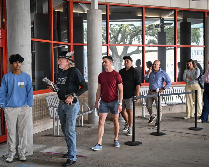 error-leads-to-backlog-of-tens-of-thousands-of-voter-registration-applications-in-texas