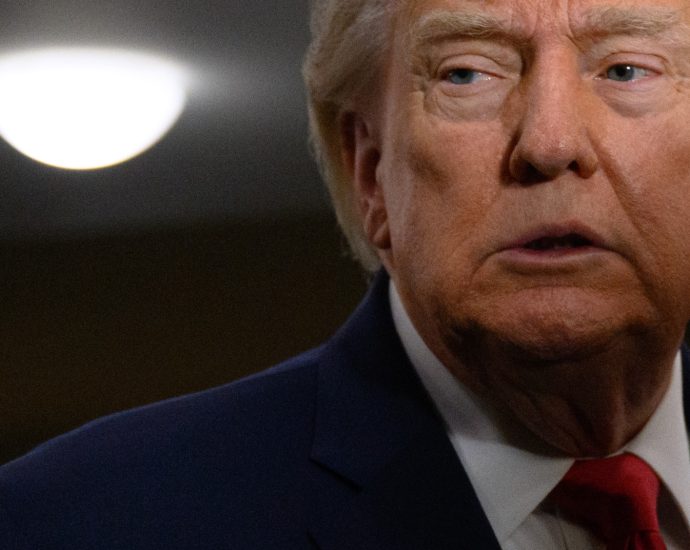 after-democrats-beat-the-traitor-in-the-midterms,-here’s-how-they-finish-him