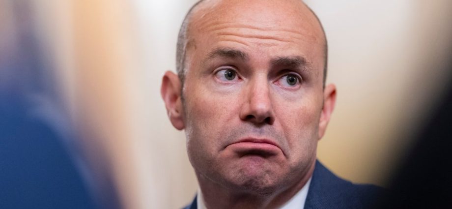 critics-rip ‘moron’-maga-senator-after-truly-unhinged-suggestion-for-the-traitor
