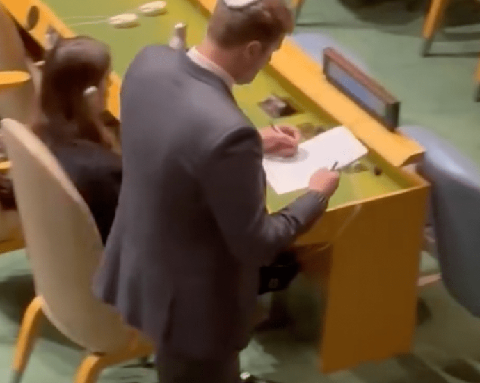 israeli-official-takes-notes-after-un-walkout-against-netanyahu