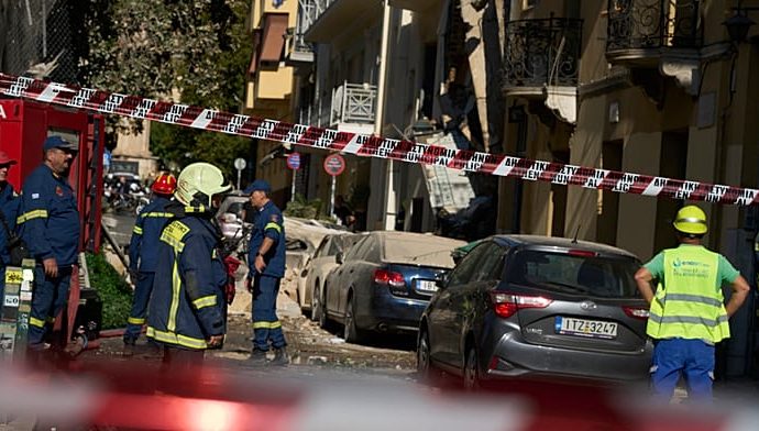 explosion-near-acropolis-collapses-building-in-athens’-plaka,-injuring-two