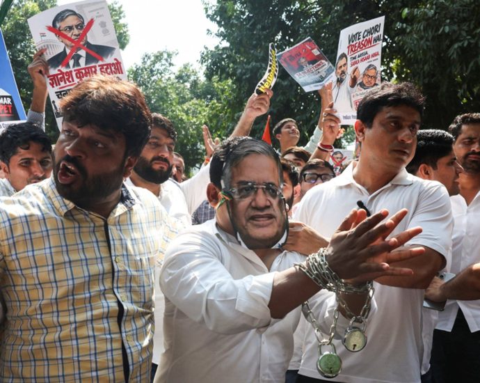 india’s-cockroach-movement-joins-opposition-push-to-oust-election-chief