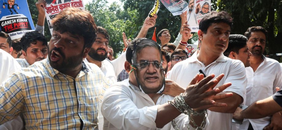 india’s-cockroach-movement-joins-opposition-push-to-oust-election-chief