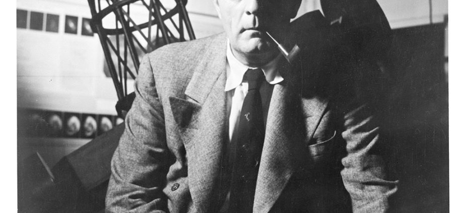 edwin-powell-hubble,-biographical-memoirs