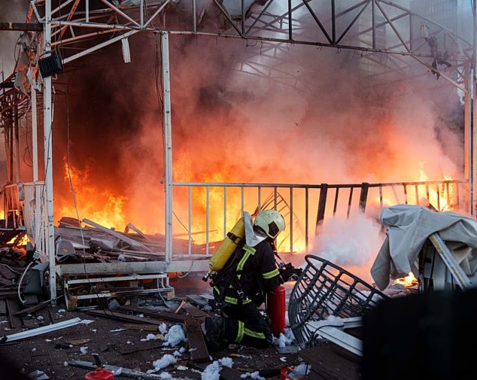 russia-strikes-ukraine-as-putin-denies-plans-to-attack-europe-amid-growing-tensions