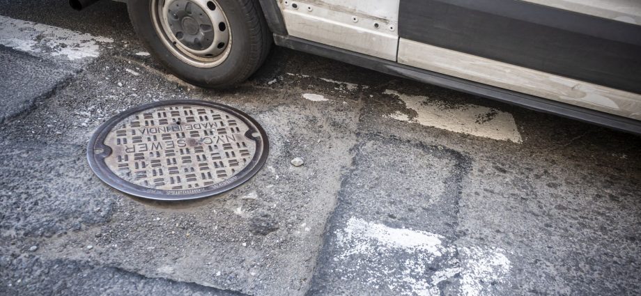 new-york-city’s-sewer-dwellers-are-still-at-it,-and-utilities-warn-that-the-hobby-could-kill-them