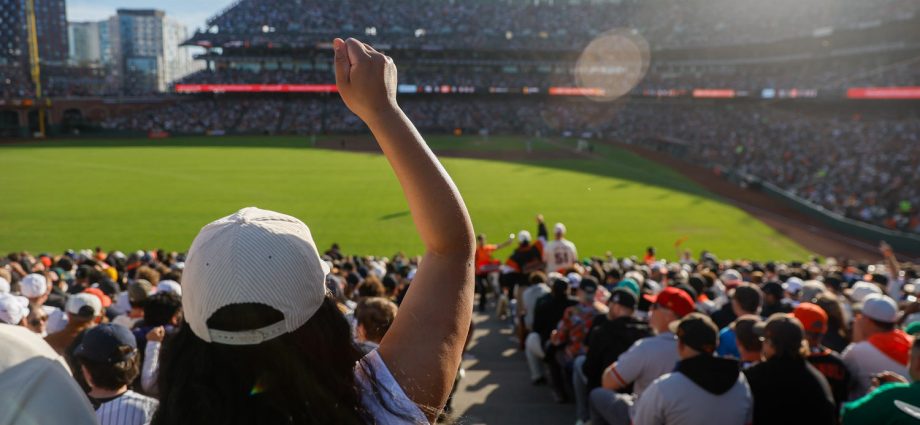 san-francisco-giants’-‘mom-of-the-year’-defends-husband-after-clip-sparks-online-backlash