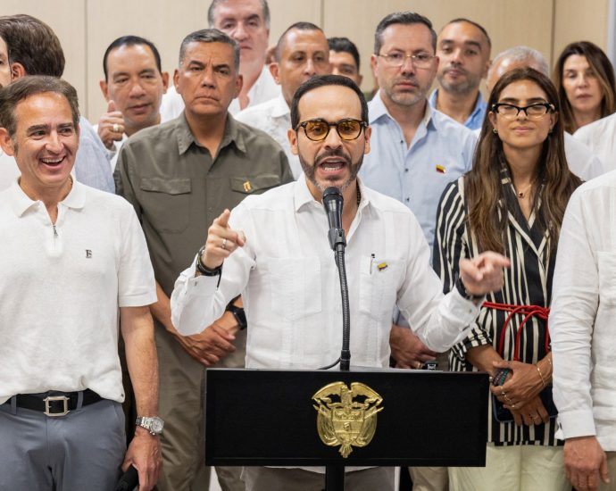 colombia-extradites-leader-of-armed-group-to-us-in-shift-towards-washington