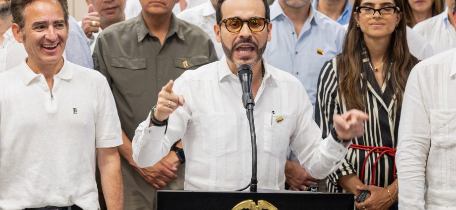 colombia-extradites-leader-of-armed-group-to-us-in-shift-towards-washington