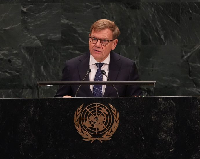 german,-russian-foreign-ministers-hold-rare-talks-amid-rising-tensions