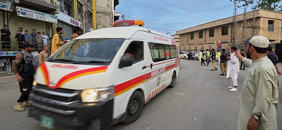 at-least-11-dead-following-suicide-bomb-attack-in-northwestern-pakistan