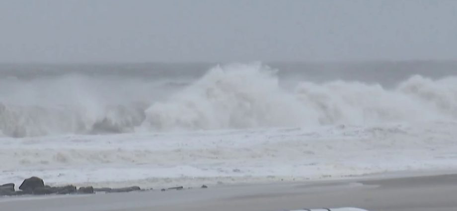 special-report:-one-person-dead-as-dangerous-nor’easter-slams-east-coast
