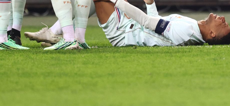 kylian-mbappe’s-knee-injury-to-keep-him-out-for-two-weeks