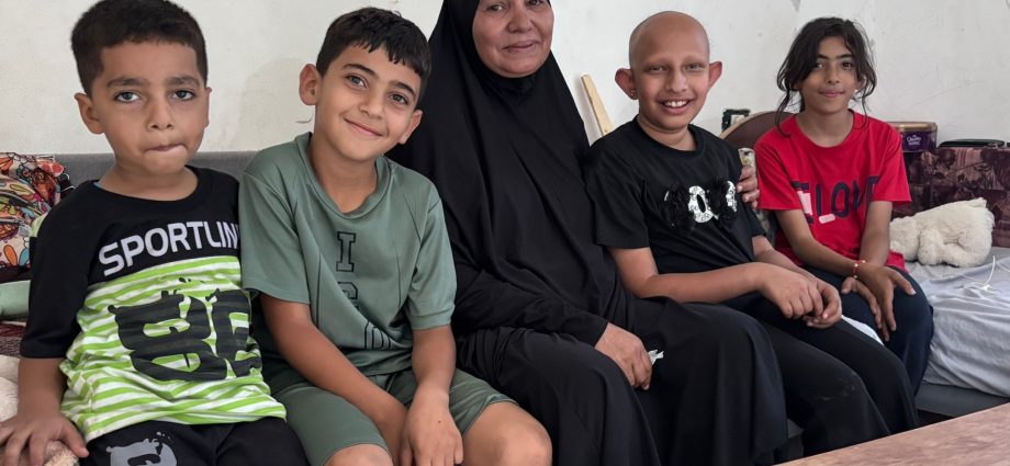 ‘my-hands-are-empty’:-displaced-palestinians-struggle-to-survive