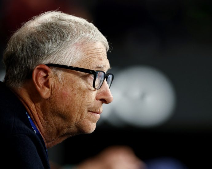bill-gates-says-ai-without-regulation-is-‘completely-irresponsible’