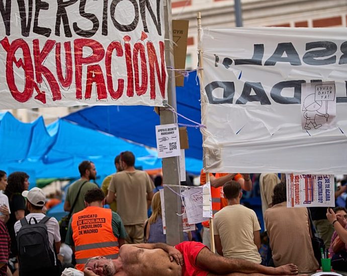 watch:-mass-madrid-protests-over-maricarmen-eviction-and-housing-crisis
