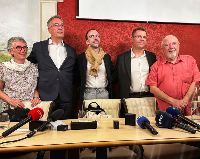 pope-pledges-action-on-clergy-child-abuse-in-meeting-with-french-survivors