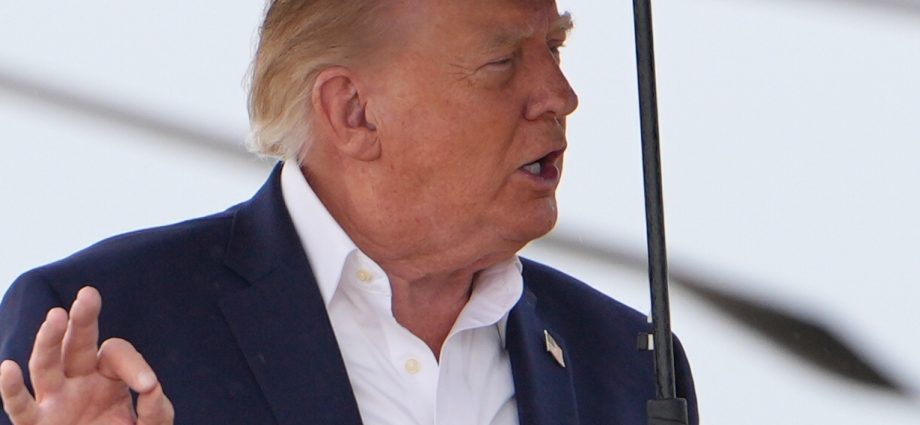 us,-iran-trade-blame-as-strait-of-hormuz-ceasefire-talks-stall