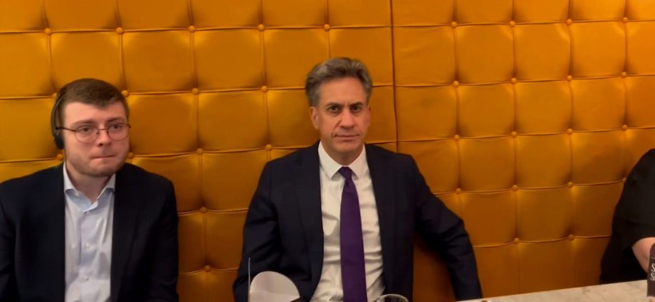 uk-foreign-secretary-confronted-by-activists-over-palestine-action-ban