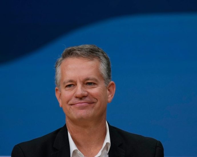 walmart-ceo-pushes-back-on-rumors-saying-digital-labels,-ai-used-to-raise-prices