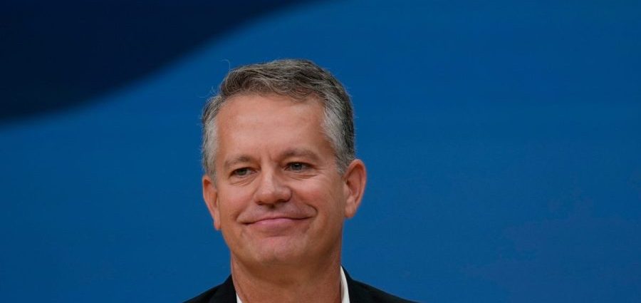 walmart-ceo-pushes-back-on-rumors-saying-digital-labels,-ai-used-to-raise-prices