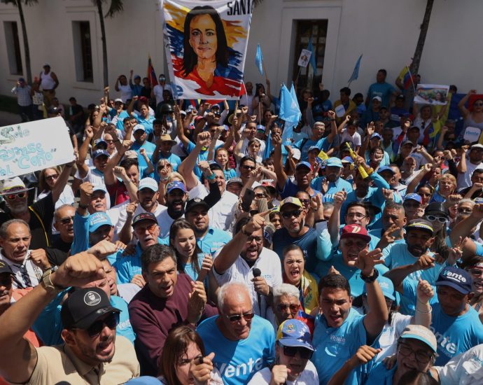 venezuelans-rally-for-opposition-leader’s-return-and-presidential-elections