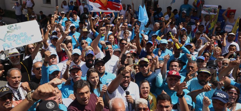 venezuelans-rally-for-opposition-leader’s-return-and-presidential-elections