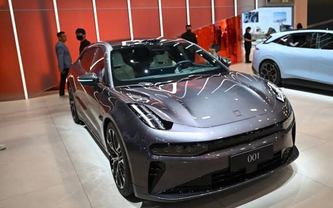 Geely Challenges BYD With New EV Battery That Charges in Under 5 Minutes