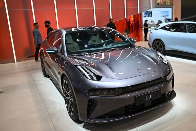 Geely Challenges BYD With New EV Battery That Charges in Under 5 Minutes