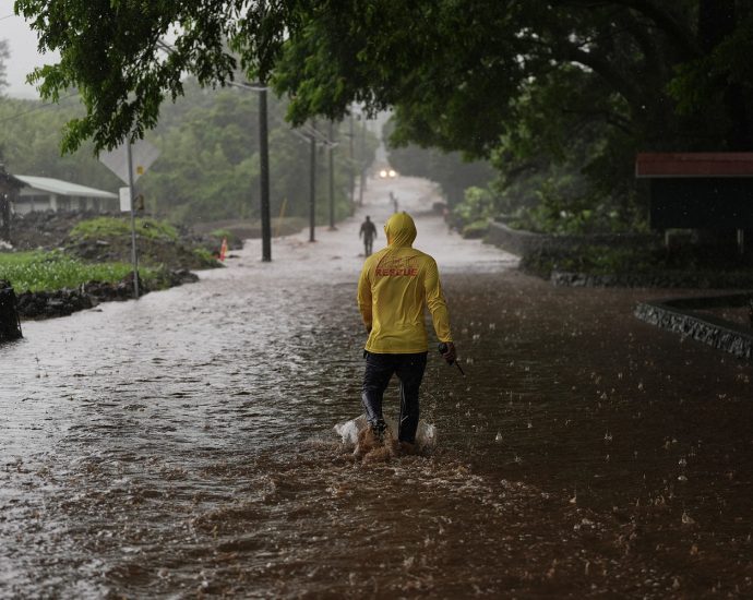 ‘storm-fatigue’:-hawaiians-reeling-from-back-to-back-hurricanes-as-nolo’s-threats-diminish