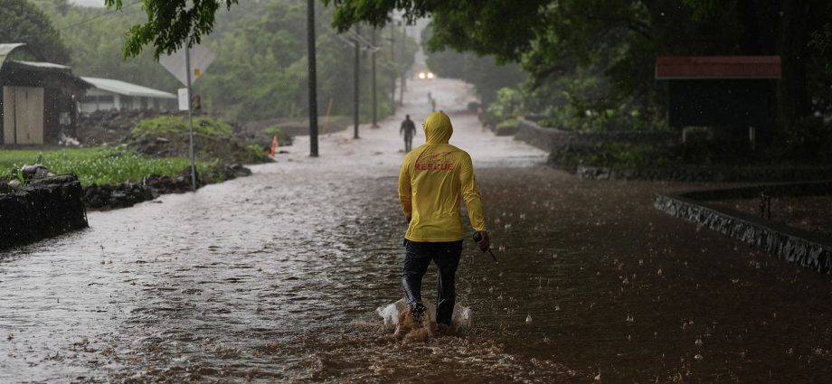‘storm-fatigue’:-hawaiians-reeling-from-back-to-back-hurricanes-as-nolo’s-threats-diminish