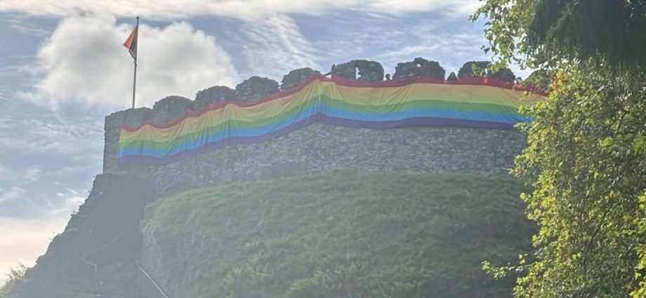 totnes-castle-pride-flag-row-as-organisers-say-queer-people-‘belong-here-too’