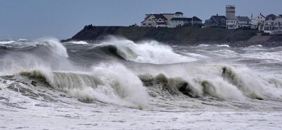 1-reported-dead-in-powerful-storms-hitting-northeast,-mid-atlantic