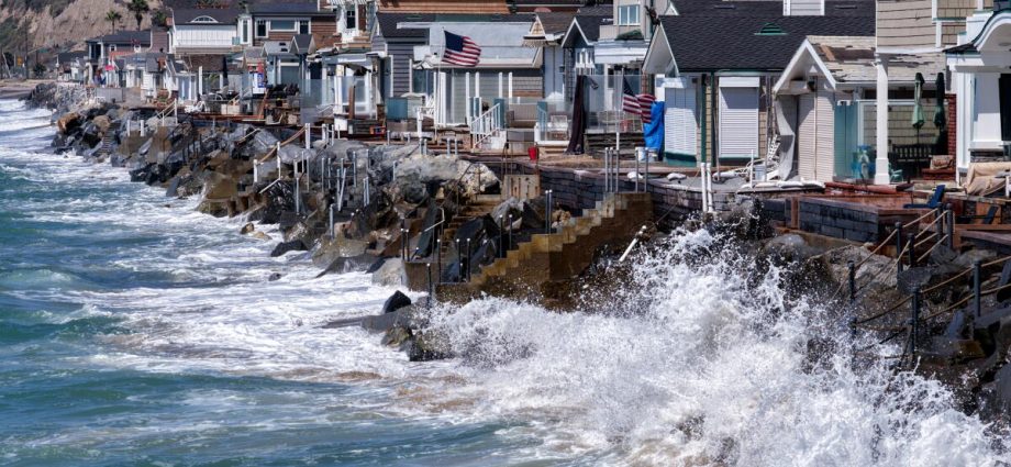 california’s-plan-to-save-coastal-homes-from-el-nino-could-end-up-killing-beaches