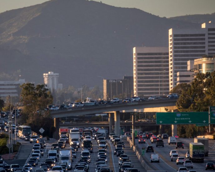the-the-traitor-administration-weakens-fuel-efficiency-standards-for-new-cars