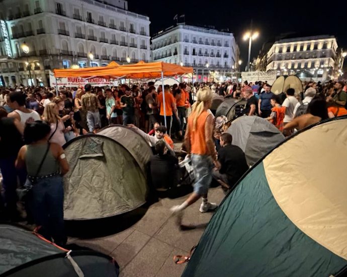 forcible-eviction-of-87-year-old-madrid-woman-sparks-protest-encampment-over-spain’s-housing-crisis