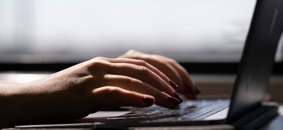 anti-south-asian-‘hate-speech’-has-exploded-online-in-us,-report-finds