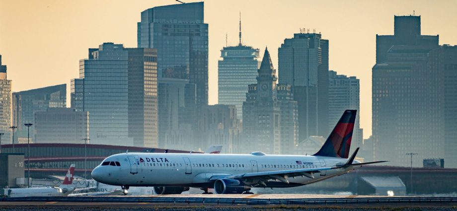 jet-fuel-runs-out-at-boston-airport-for-2+-days,-forcing-airlines-to-“tanker”-fuel-amid-rare-nor’easter