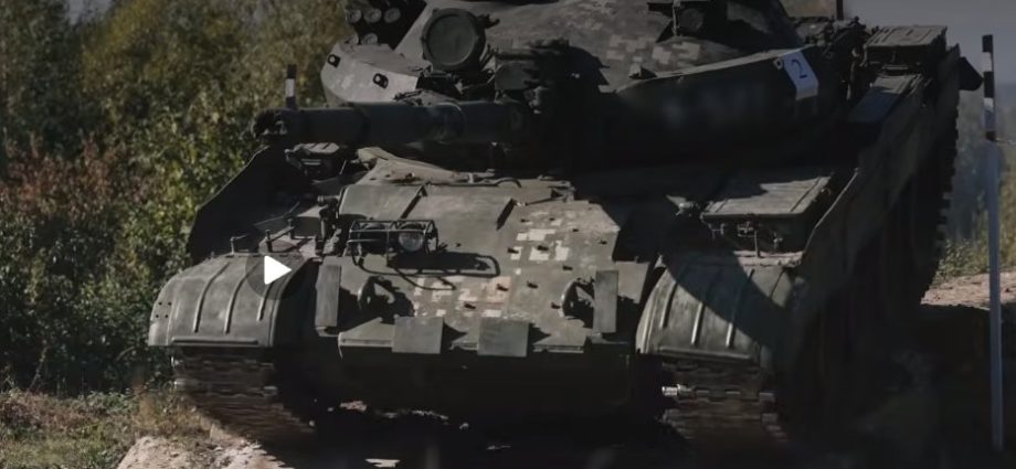 ukraine’s-tanks-are-fighting-from-kilometers-back.-a-1960s-soviet-model-does-that-nearly-as-well