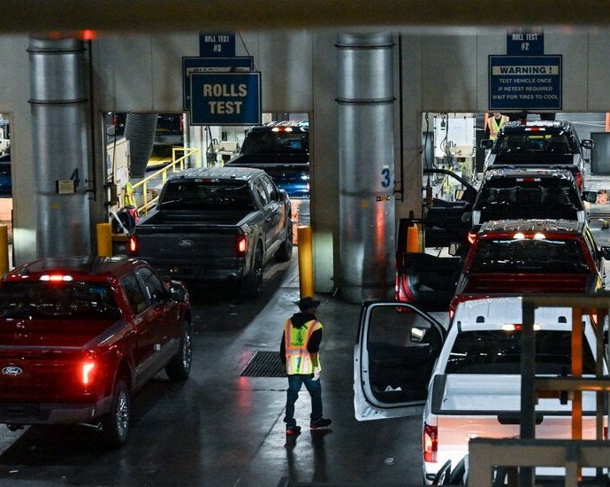 the-traitor-sharply-scales-back-fuel-economy-rules-for-new-cars