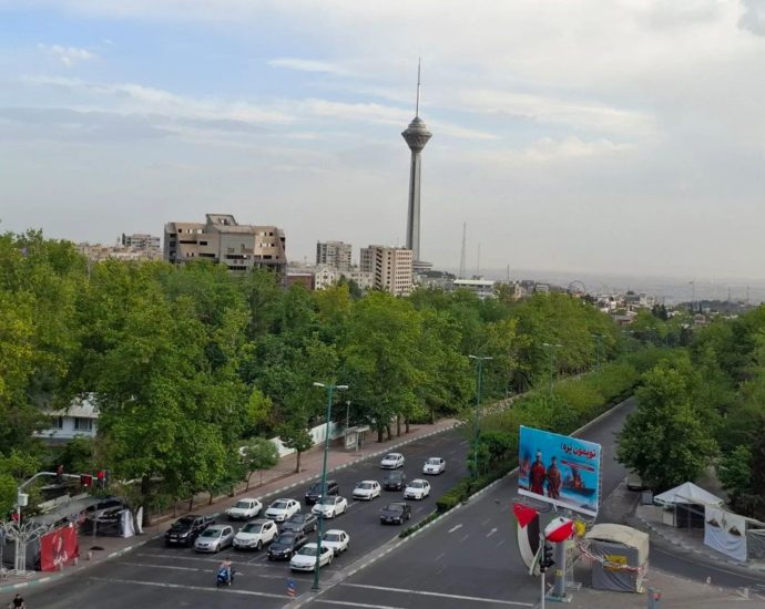 iranians-stock-up-on-food-and-medicine-as-fears-of-new-us-fighting-grow