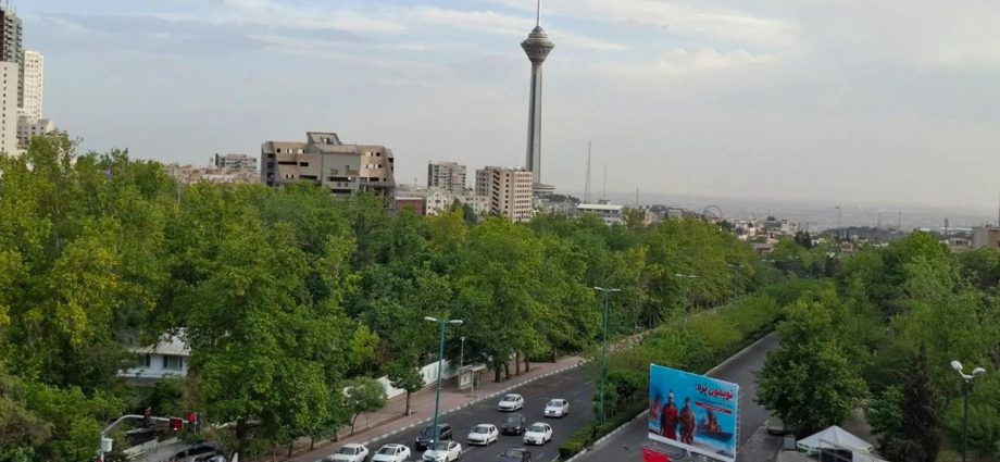 iranians-stock-up-on-food-and-medicine-as-fears-of-new-us-fighting-grow